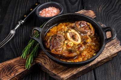  Soto Ayam: Ein cremiger, würzig-aromatischer Klassiker aus Denpasar!